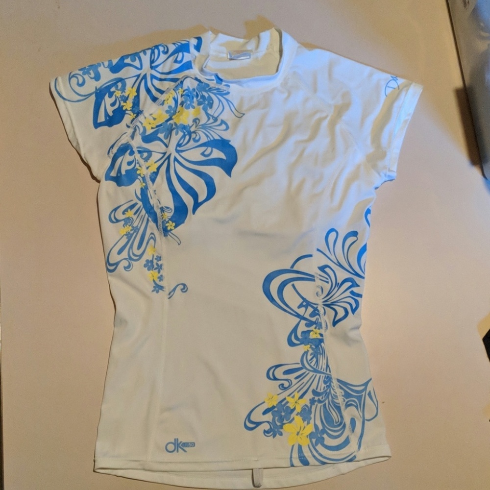 Dakine rash guard with shelf bra